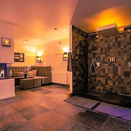 Maas En Waal Wellness & 4*