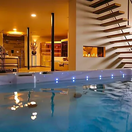 Maas En Waal Wellness & 4*