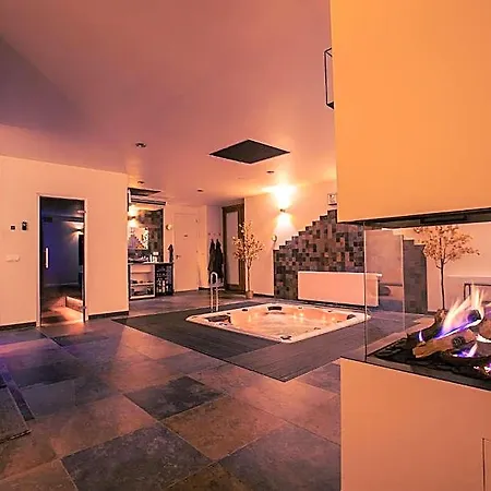 Maas En Waal Wellness & 4*