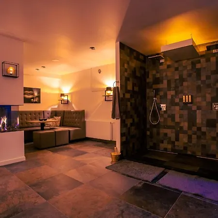 Maas En Waal Wellness & 4*