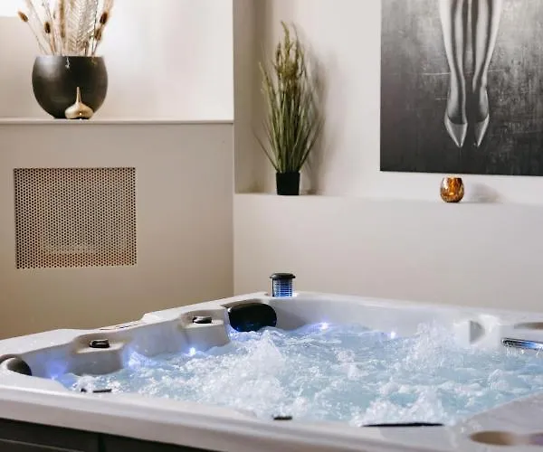 Maas En Waal Wellness & 4* Dreumel